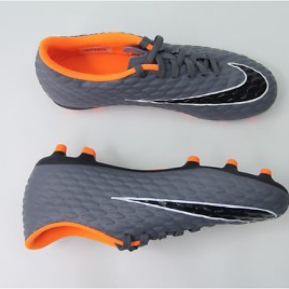 Nike Hypervenom Phantom 3 Club FG
Soccer Cleats Gray Black Orange size 4y 23cm - Picture 4 of 9
